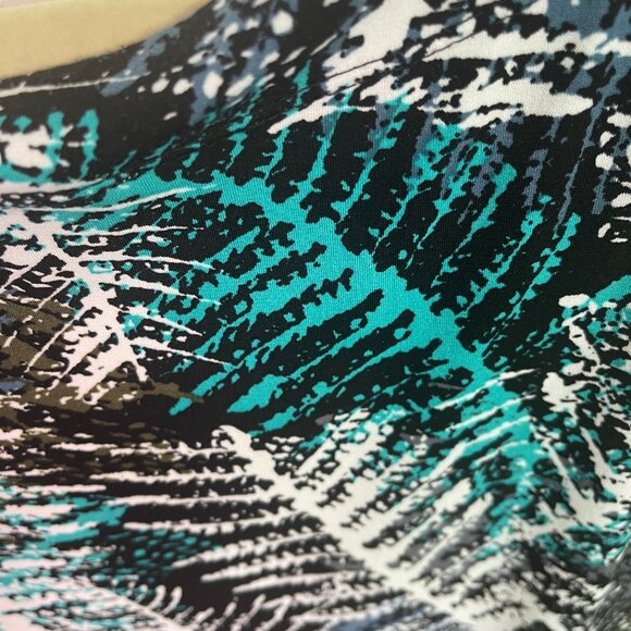 Jones Studio Sleeveless Black and White Top with Fun Splashes of Teal, Size 2X - Picture 3 of 7